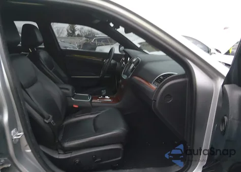 2013 Chrysler 300 Motown z USA, uszkodzony, nr VIN 2C3CCAAG2DH709850